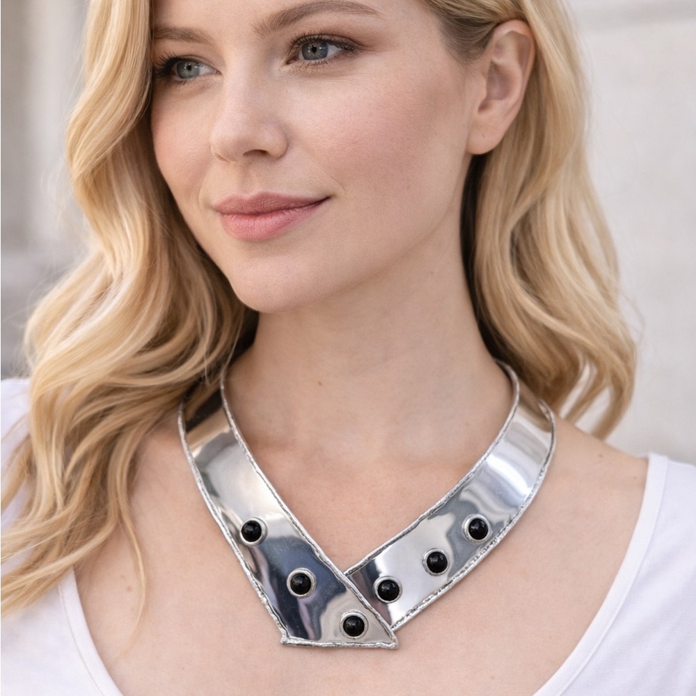 FROM ST XAVIER Raylen Necklace Collar Style Silver Black Color New NWOT